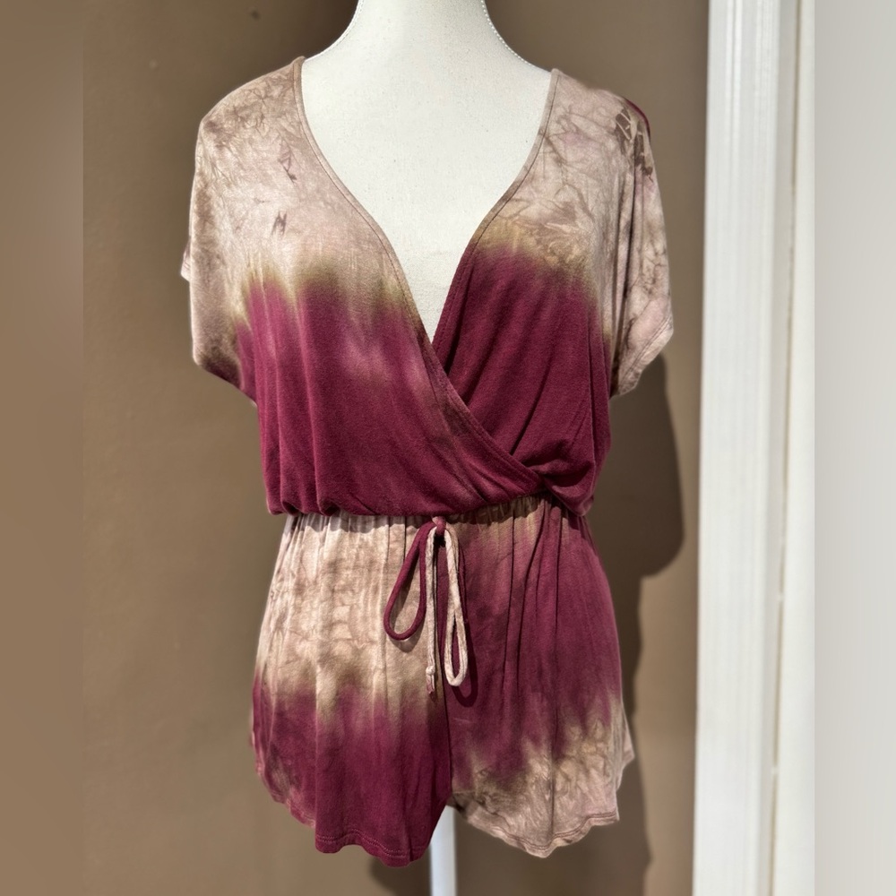 Tie-Dye Criss-Cross Romper in Burgundy and Beige